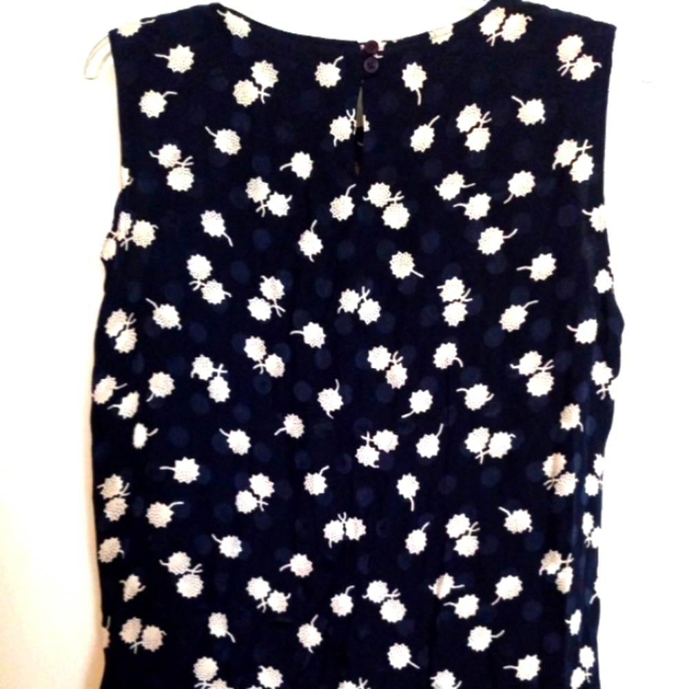Gloria Sachs Navy floral sleeveless blouse. Size 8